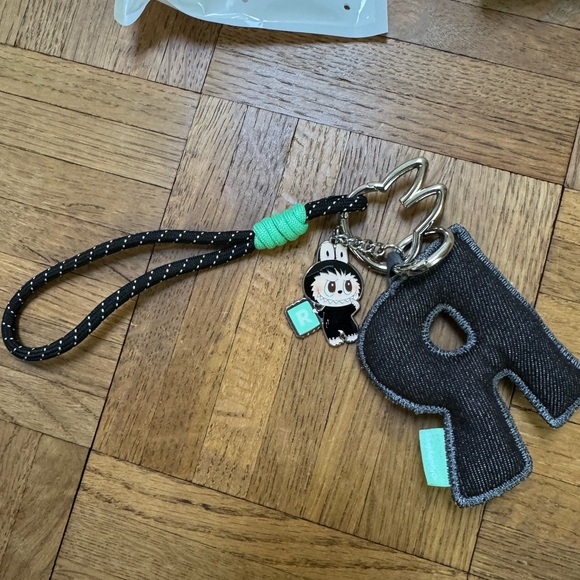 Labubu Pin For Love Letter Pendant Blind Box “R” Pop mart - Picture 3 of 7